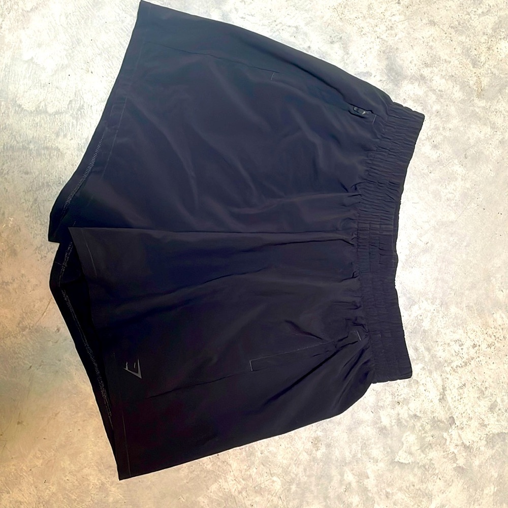 Size M GymShark shorts NEVER WORN